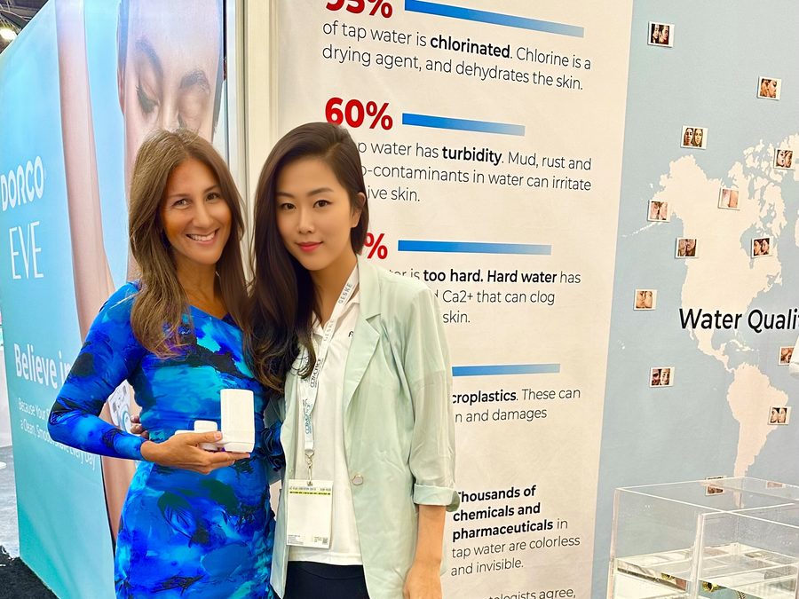 Korie Minkus with Filterbaby founder Xin Shui at their trade show booth