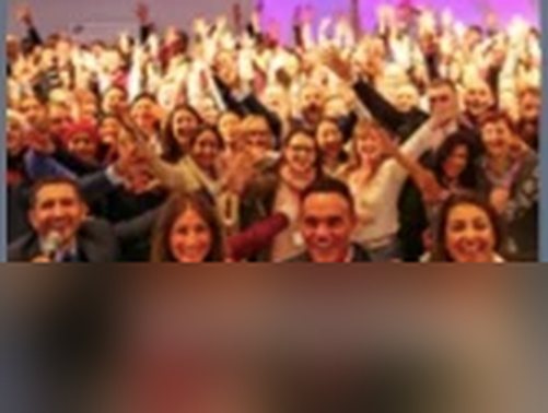 Kevin Harrington with a full room of founders at a live event